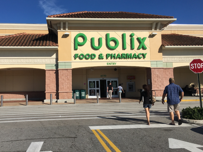 A Publix employee agreed that any obvious lack of eye contact is an instant red flag.