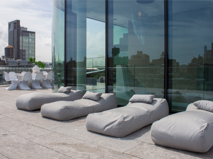 Like the rest of the condo, the curves of the terrace gave it a futuristic feel. I could imagine some seriously chic parties taking place up here.