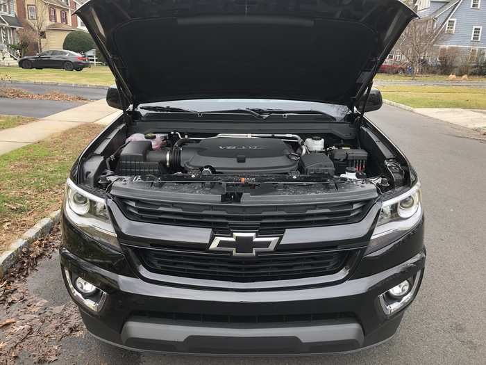 On paper, the 308-horsepower 3.6-liter V6 could be construed as underpowered. But it was anything but in my hands. This pickup has nice pop.