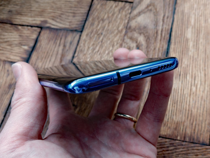 The OnePlus 7 Pro comes with the best charger out of almost any smartphone.