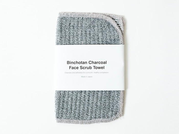 A towel that contains pore-purifying activated charcoal