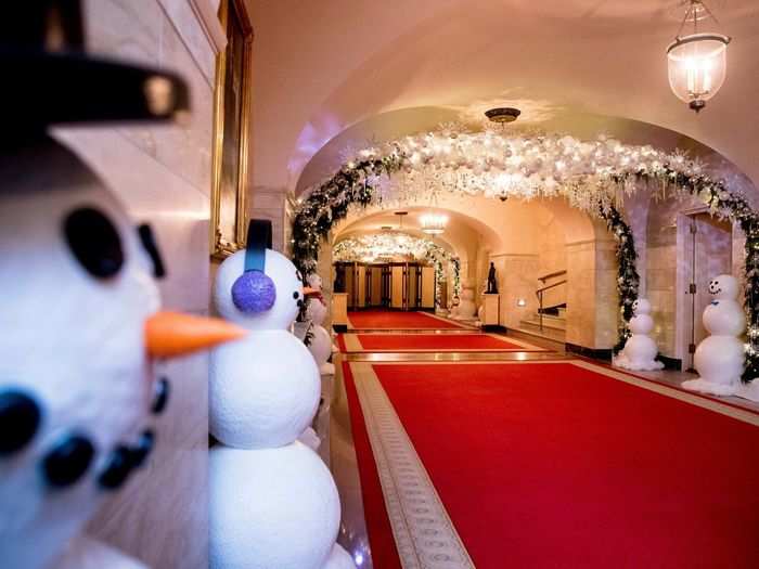 The hall connects all the main parlors, including the Blue and Red rooms, providing a prime space for festive seasonal decorations.