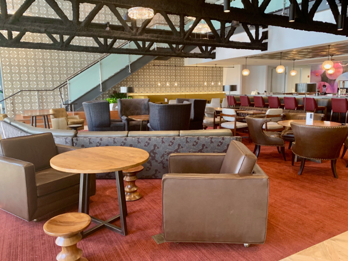 A two-story club room provides a central working, meeting, and networking spot for JLL employees.