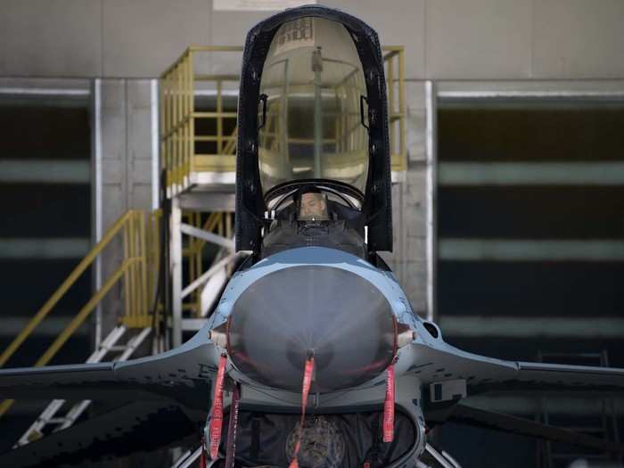 Once the jet was finished, it was towed back to Viper AMU and back in the hands of its crew chief.