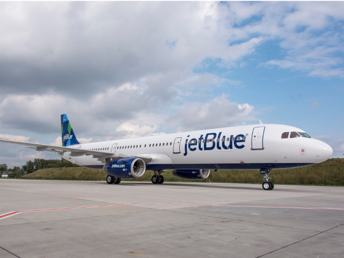 1. JetBlue: 817 points (Tie).