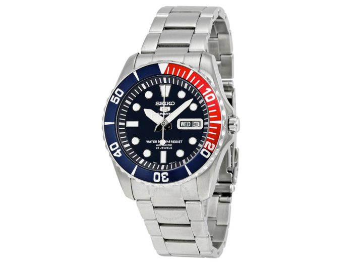 A diver watch with a distinctive ‘Pepsi’-like bezel