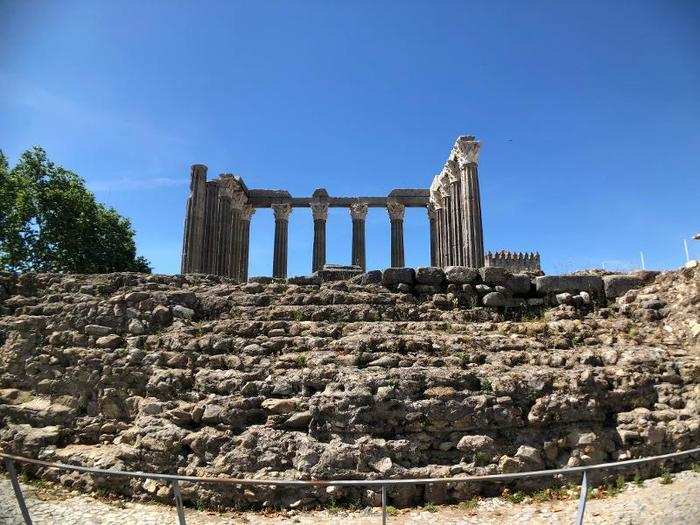 This is the Roman Temple of Évora photographed using the wide-angle lens.