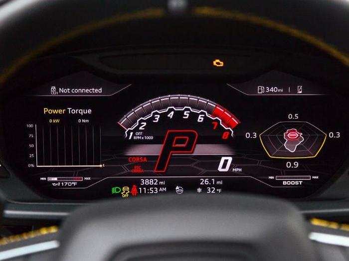 Here it is in Corsa, the most intense mode, with the tachometer front and center.