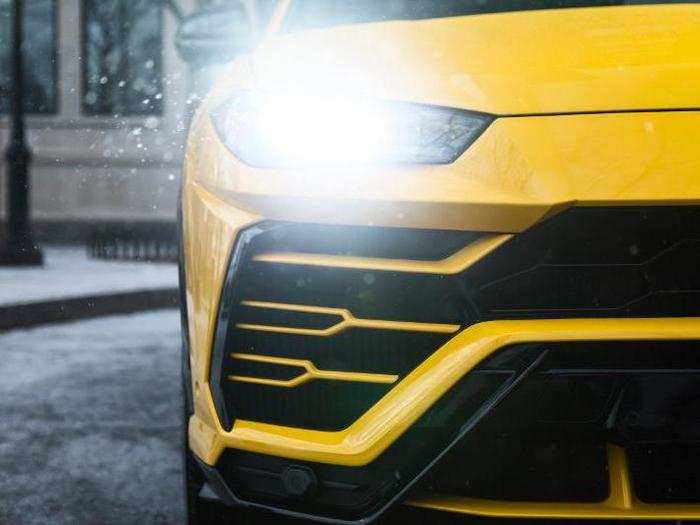 The headlights are full LEDs that can adapt to driving conditions.