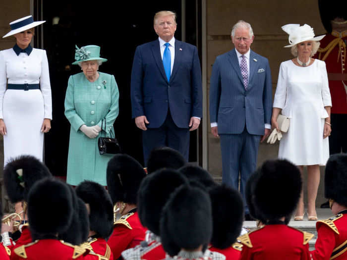 The five leaders appeared side-by-side in front of the guard before entering the palace.