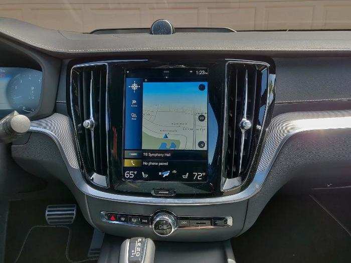 ... an easy-to-use built-in navigation system, as well as ...