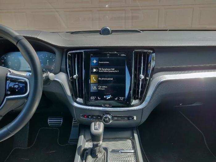 The center dash is dominated by a 9-inch rectangular Sensus touchscreen. I