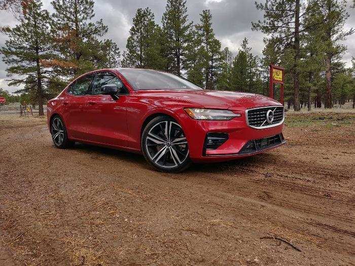 Our test car came optioned with these striking 19-inch R-Design alloy wheels wrapped in low-profile tires.