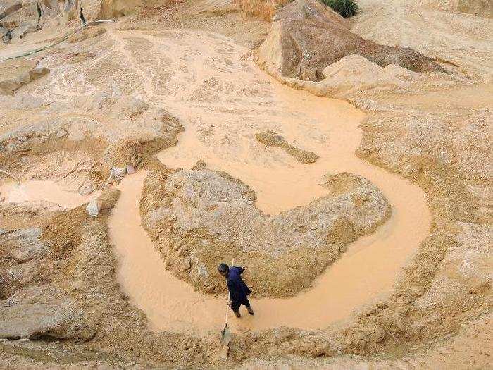 But residents of Xinguang village, located near the mines in Baotou, complained that tailings were leaking out of the dam and contaminating their drinking water.
