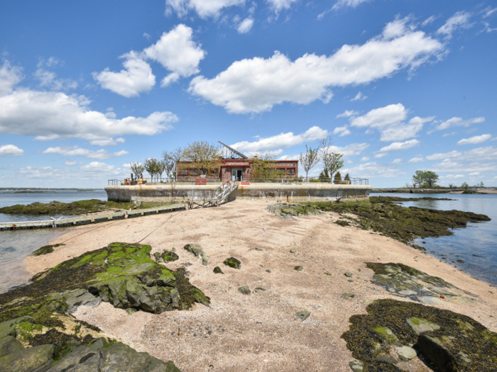 Columbia Island was built in the 1940s by CBS to house a radio transmitter. Before the current owner purchased the Island, it was owned by the College of New Rochelle and used for marine biology studies.