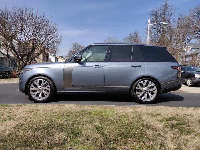 In profile, of course, nobody is going to mistake this vehicle for anything other than a Range Rover. The gorgeous 21-inch wheels are nearly $3,000 extra. You can also clearly see the side vent that