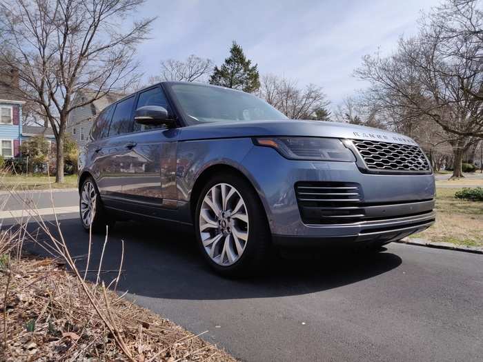 Range Rovers are supposed to revel in their boxy glory, but this example of the core vehicle was made a bit flashier through the addition of some additional flash.