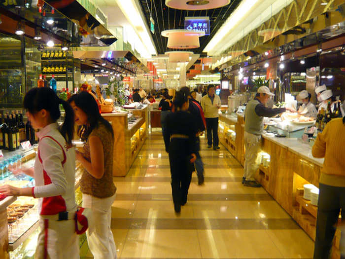 Tables in an open-concept food court were packed with diners, the team observed, and later saw a similar heavy volume of families and travelers at the restaurant in their hotel.