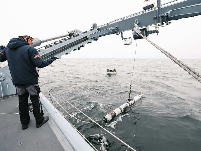 The Mk 18 Mod 2 UUVs being tested had two kinds of sensor packages: The Small Synthetic Aperture Minehunter and the Autonomous Topographic Large Area Survey forward-looking sonar.