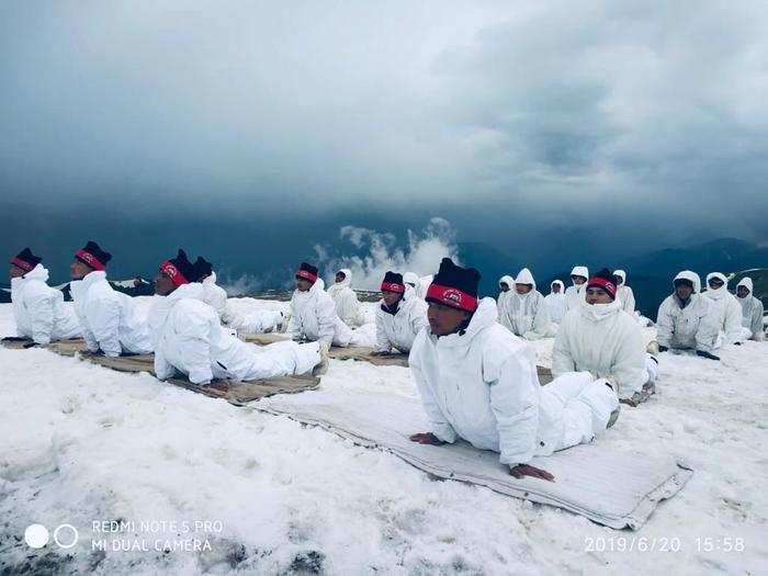 Every year on Yoga day soldiers deployed at Siachen — the world’s highest battlefield  — marks the importance of yoga day.