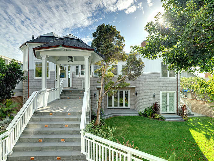 However, the exterior of the house is modeled after the homes found on Cape Cod.