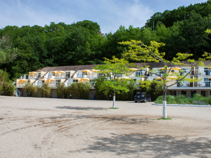 On the northwest edge of the island is the Sunset Beach Hotel, which has 20 ocean-view rooms.