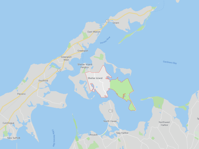 Shelter Island sits right in between the North Fork and the town of Greenport to the north, and the South Fork, which includes most of the Hamptons, to the south.