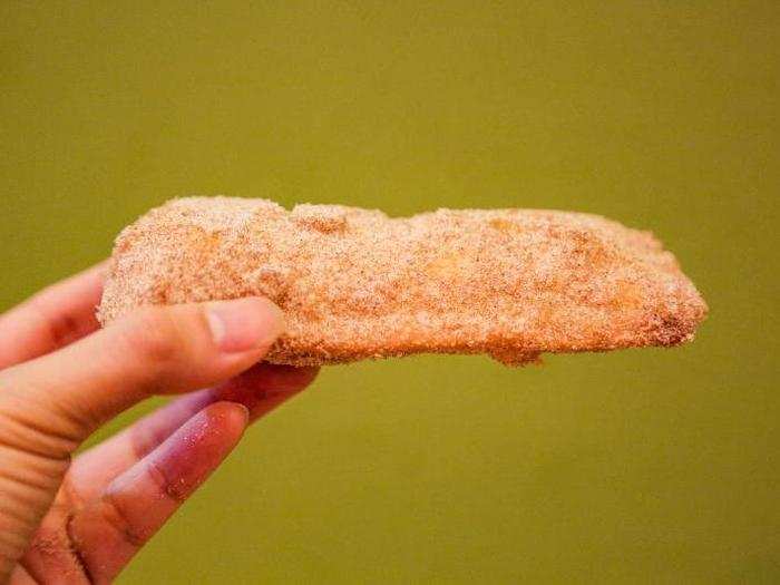 FRESHNESS — 5. These were made-to-order and oh-so hot and crispy. CRUST — 5. Crunchy, flaky, and coated in cinnamon sugar.