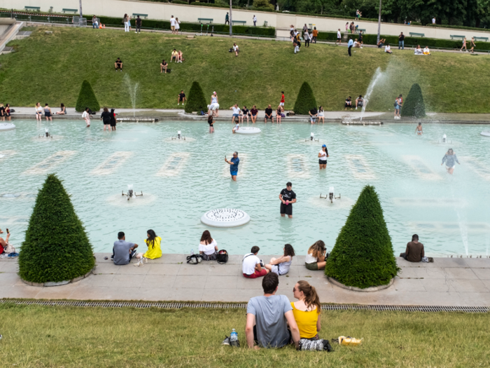 Across Paris, 922 public locations have been identified as "cool places" to help people survive in the heat.