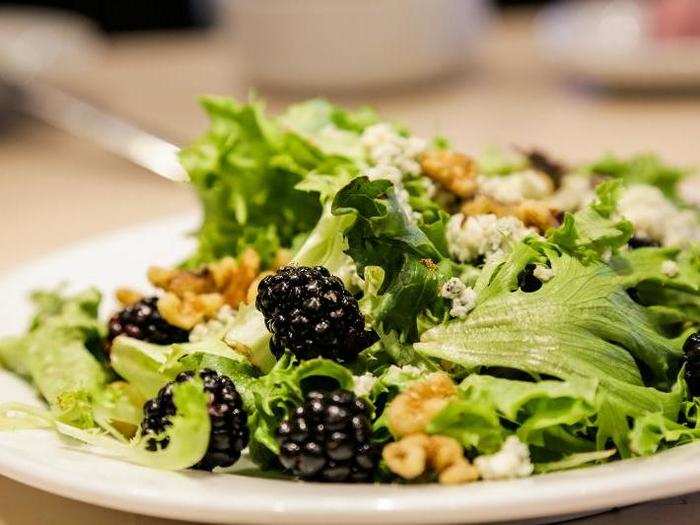 It was spring mix topped with blackberries, walnuts, and blue cheese.
