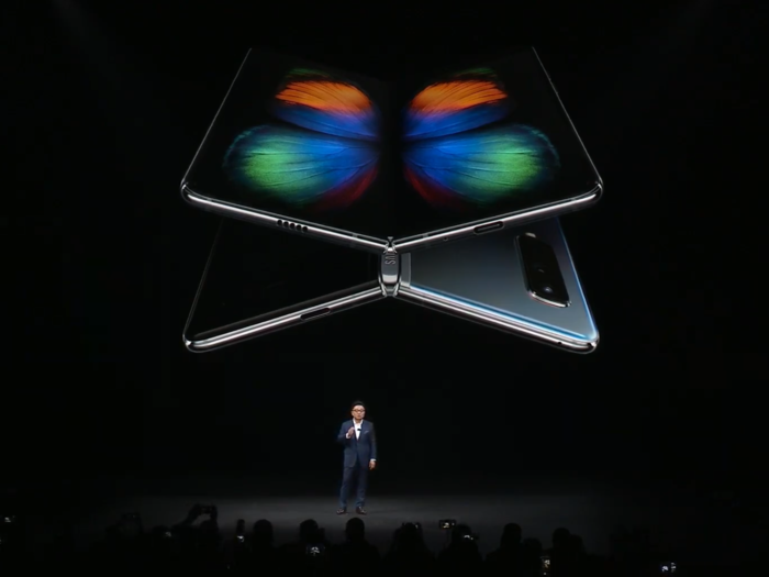 Samsung surprised everyone expecting to see the new Galaxy S10 phones at its Unpacked 2019 event by debuting its first-ever foldable smartphone at the very beginning of the show.