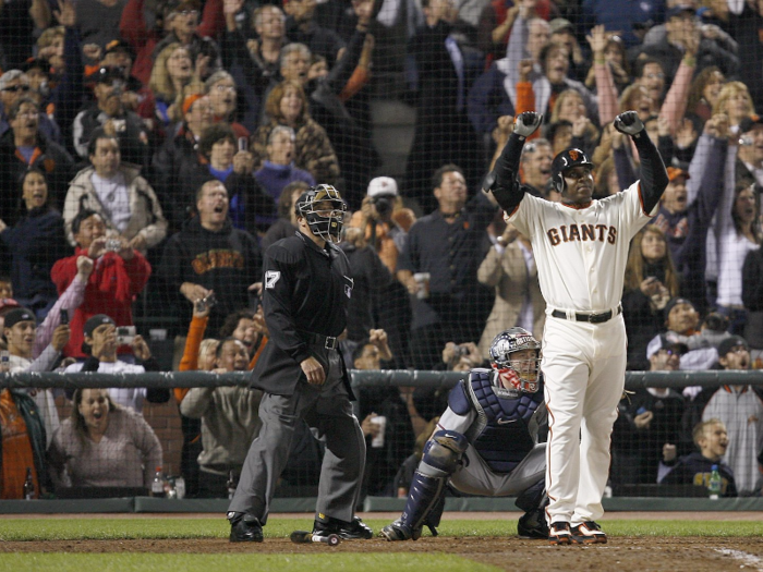 2007: Barry Bonds sets the all-time home run record.