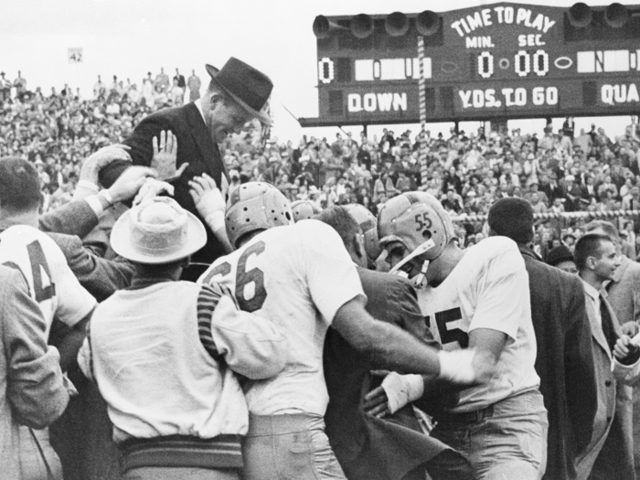 1957: Notre Dame ends Oklahoma