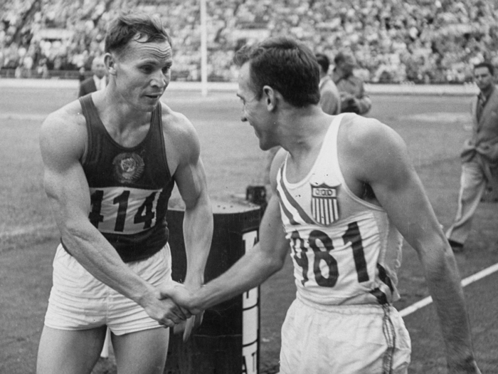 1952: Political tensions between the U.S. and USSR take over the 1952 Olympics.