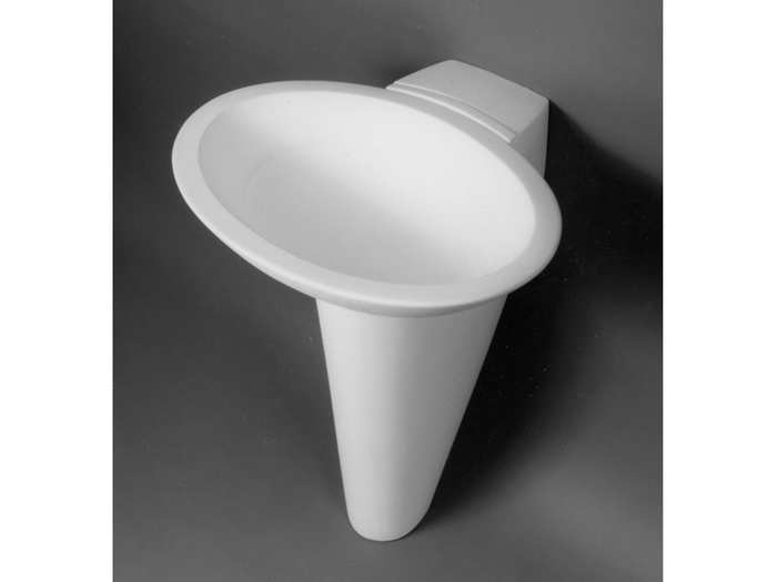 In his earlier years, Ive worked at a London-based design consultancy called Tangerine. Here are some of the projects he worked on, including bathroom sinks.