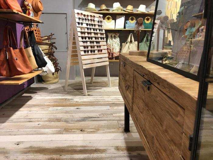 The design of the store practically screamed "rural." The rustic wood panels on the floor and the wooden display tables helped contribute to this overall theme.