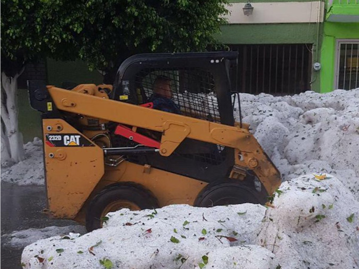  Snow plows were also used. 