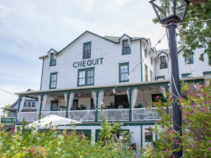 While the Chequit lacks some amenities commonly found in modern luxury hotels, such as a fitness center, spa, and Michelin-starred restaurant, for those looking for a relaxing getaway on a secluded island, the Shelter Island hotel seems worth the splurge.