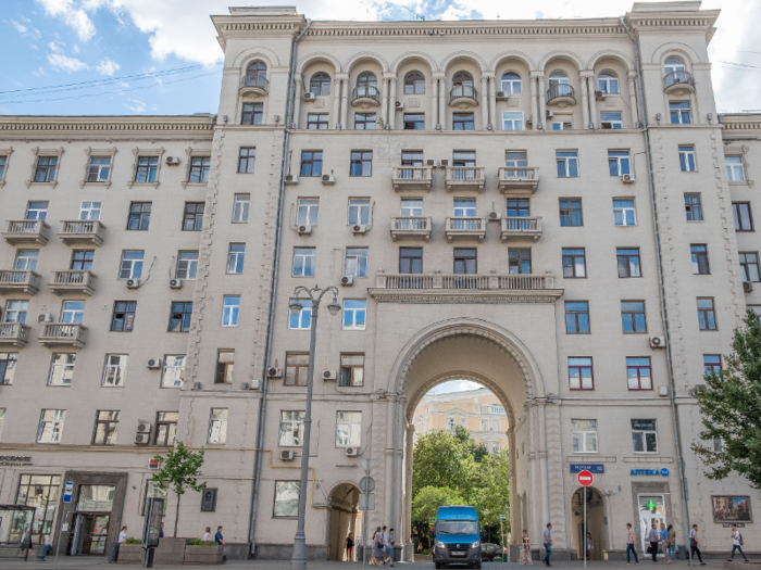 Many of the buildings lining Tverskaya Street had graceful archways that opened up to smaller side streets.