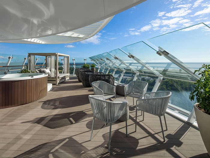 A sweeping deck offers panoramic views of the ocean. Guests can also lounge on the outdoor sun bed, enjoy the outdoor spa bath, and take in the stunning scenery from the provided deck chairs.