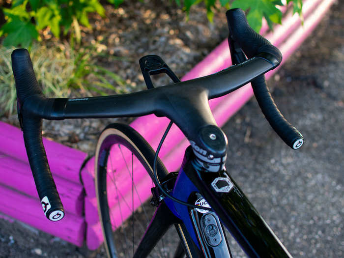 The flat-top handlebar enhances the aerodynamic profile. The tape is Prologo