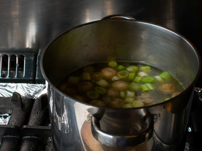 A mushroom soup with potato and leek.