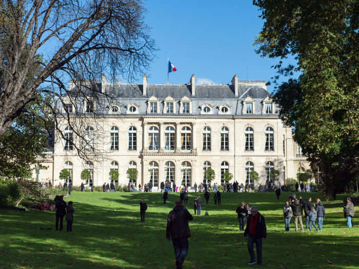 The palace is surrounded by a large amount of green space, which visitors can enjoy on the open days.