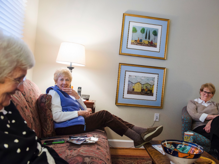 It costs $3,383 per month, on average, to live in a retirement community in Rhode Island.