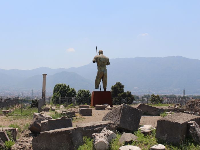 After 3 hours exploring Pompeii in the oppressive heat, it was time to break for lunch before making the short hop over to Herculaneum by train.