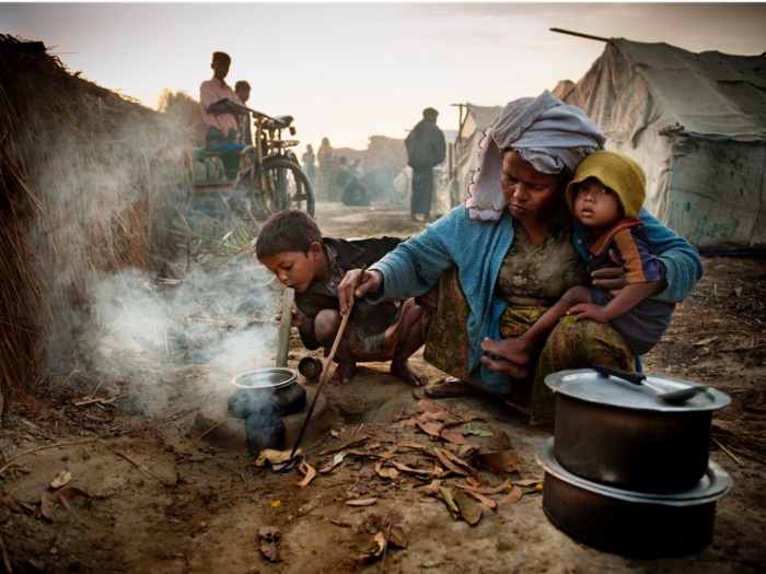 The Rohingya refugees do their best to cook hot meals.