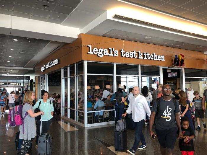 A few minutes before my boarding time I made my way down to the gate, which was quite crowded — maybe that had something to do with the fact that it was across from Legal