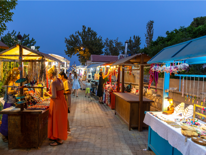 İskele Mahallesi (Pier Neighborhood) is the city center, comprised of a dozen different neighborhoods. Here, there are plenty of cafés, restaurants, and shops by local artists.