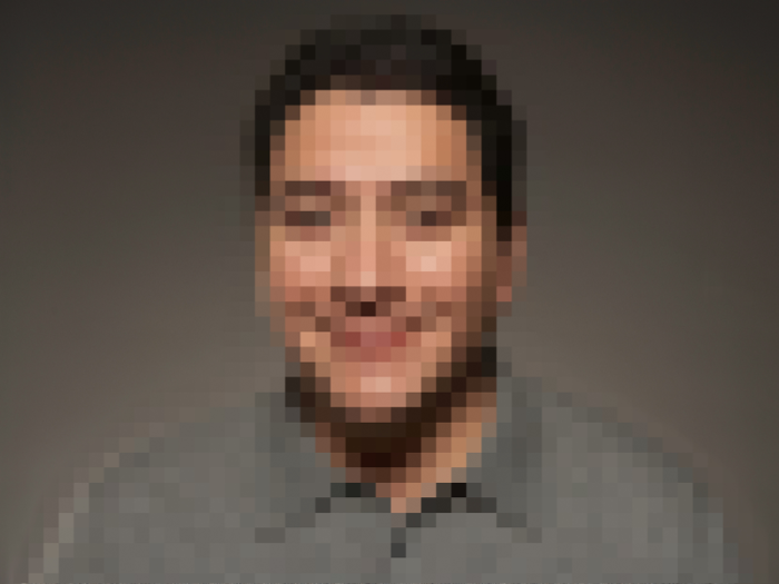 De-pixelating pixelated images