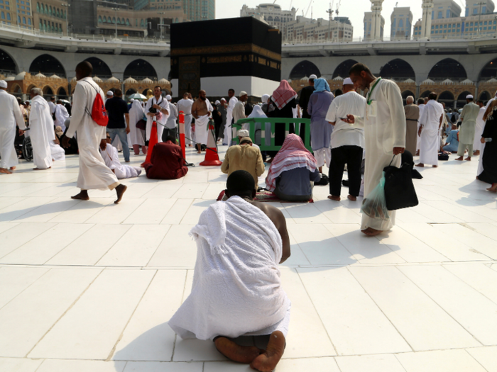 The ground near the Kaaba is made from white Thassos marble, which was imported from Greece. It reflects the sun and heat during the day and remains cool even on hot days. The area also has an abundance of air conditioning.